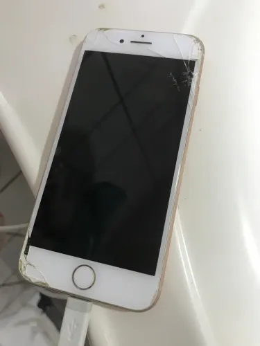 iPhone 8 com defeito