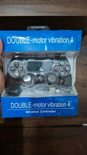Controle de ps4 novo na caixa.