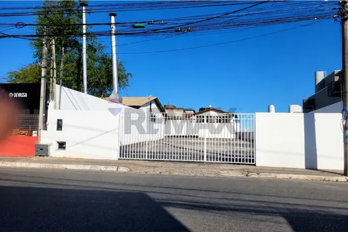 Terreno Comercial em Lauro de Freitas: Excelente Oportunidade