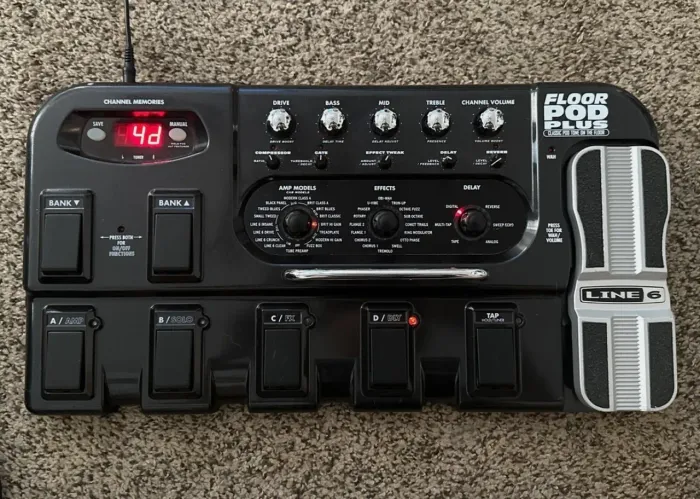Pedaleira guitarra Line 6 Floor Pod Plus