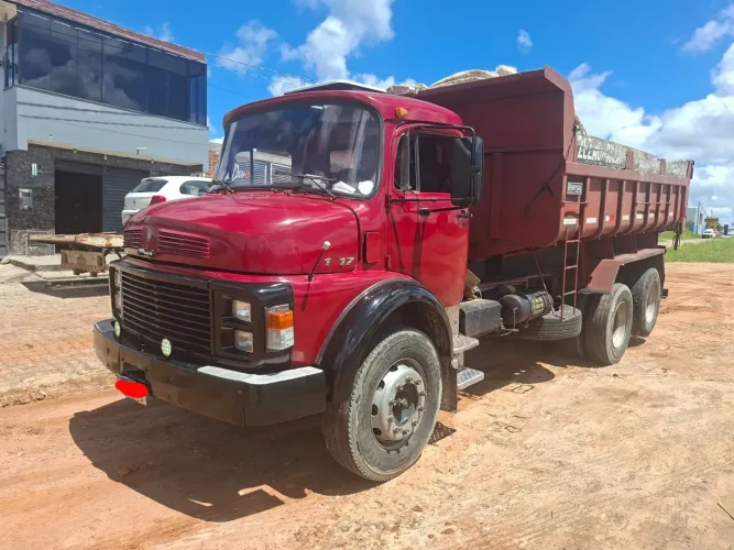 Vende-se Mercedes 1517