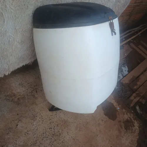 Vendo baú 90 lts