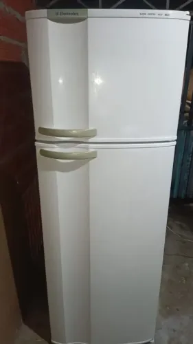 Vendo geladeira Electrolux 360L Degelo 110v entrego
