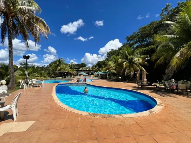Bangalô (Casa) a beira do lago corumbá no Aldeia do Lago em Caldas Novas GO