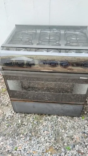 Fogão de 6 bocas e forno grande