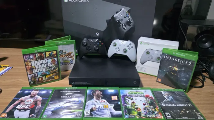 XBOX One X (poucas horas de uso)