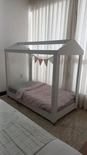 Cama Montesoriana e colchão