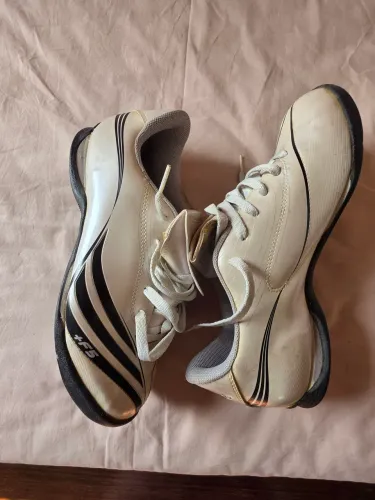 Chuteira antiga Adidas Branca FS5 número 39