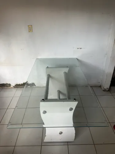 Mesa de vidro.