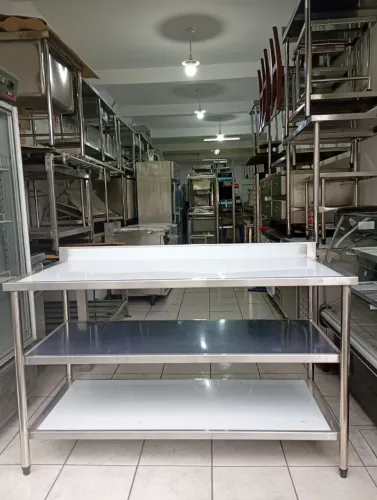 Mesa inox com paneleiro duplo 
