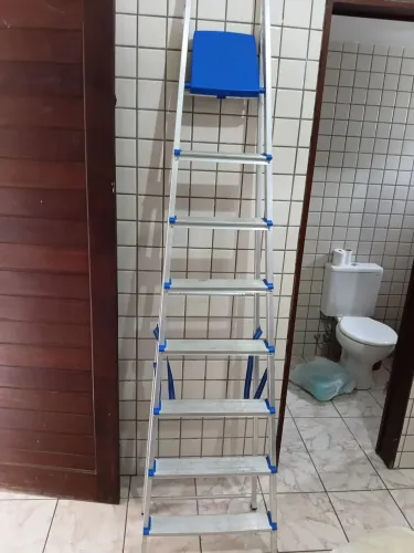 Escada de alumínio 8 degraus nova
