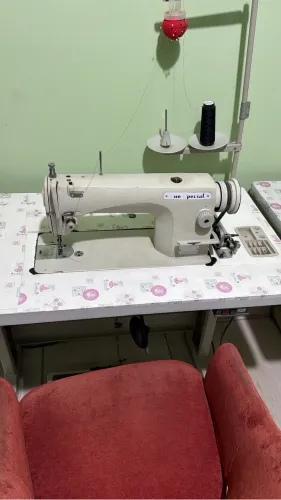 Venda máquina reta e overlock juntas