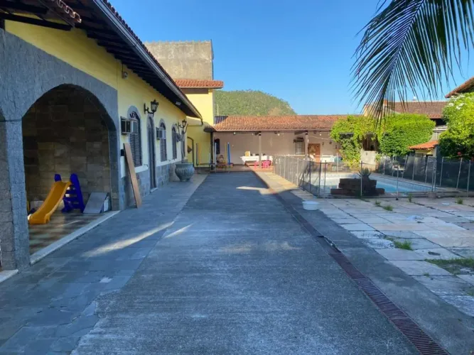 Casa com 4 dormitórios à venda, 350 m² por R$ 1.400.000,00 - Praia de Piratininga - Niteró