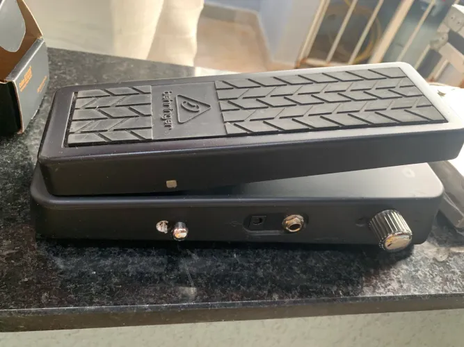 Pedal Behringer HB01 Hell-Babe