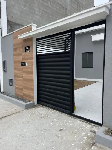 Oportunidade! Casa Nova c/ Suíte e Área Gourmet Parque Ipê