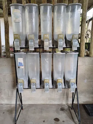 Dispenser Plastpet de ração 