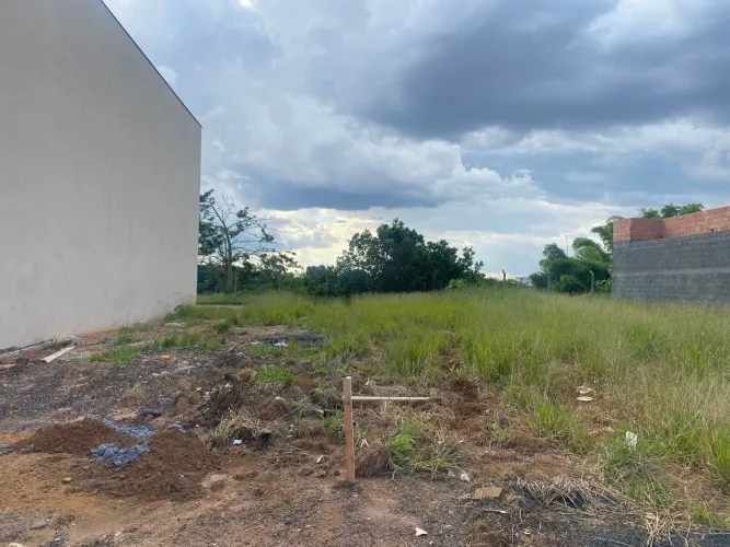Vendo os direitos de um terreno no Jardim Botânico 