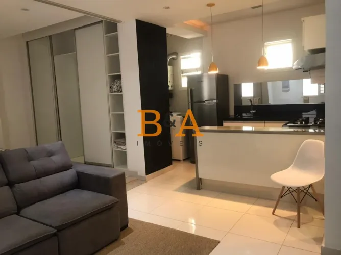 Quarto e Sala em Rua Tranquila de Copacabana - Próximo ao Metrô e Praia
