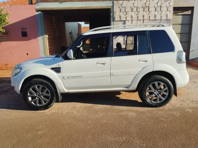 Mitsubishi Pajero TR4 2.0 Flex 16V 4X2 Aut. 2014