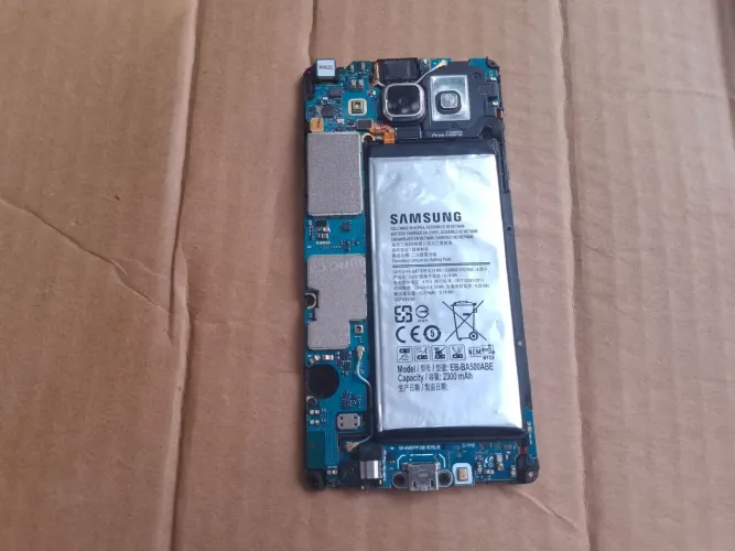 Galaxy A5 2015 para retirada de peças ? placa + bateria + peças internas.
