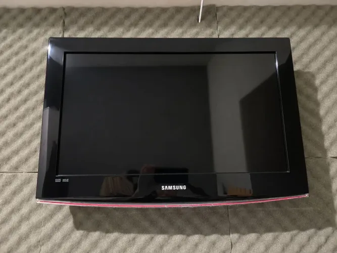 TV Samsung LCD Usada - Modelo Antigo