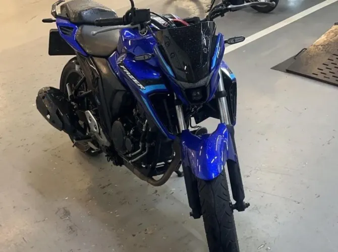 YAMAHA FZ25