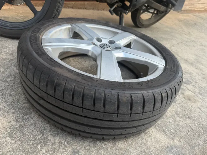 Roda 18 com Pneus