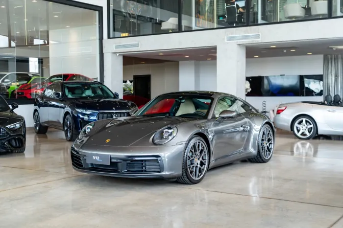 Porsche 911 Carrera 3.0 24V H6 PDK 2024