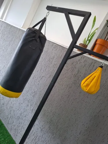 Suporte para saco de pancada + saco de pancada + pêra de Box