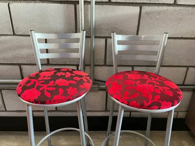 Kit 2 Banquetas Altas Aço assento vermelho