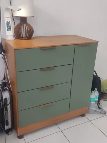 Vendo cômoda linda super nova.