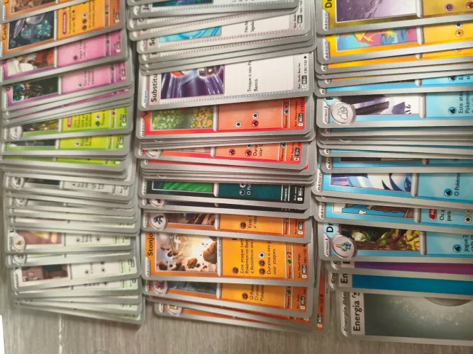 Lote de Cartas Pokémon TCG (100 Cartas) - Sem Repetição / Perfeito Estado