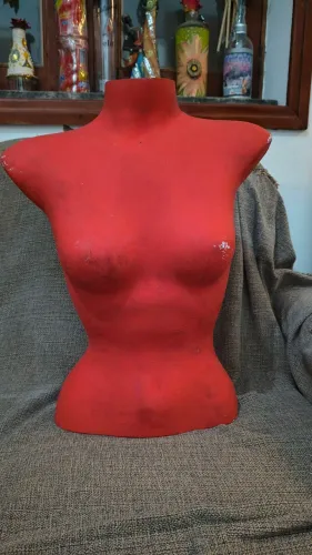 Manequim Busto Feminino em Fibra para Exposição