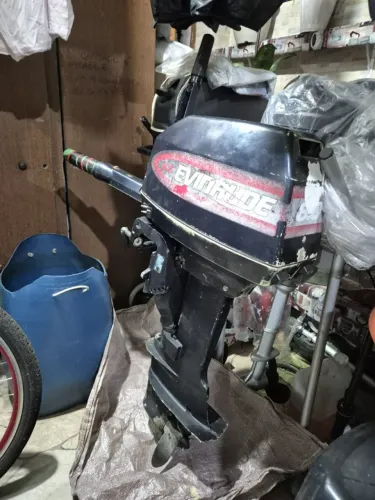 Motor Evinrude 8hp e tanque de gasolina 30 litros