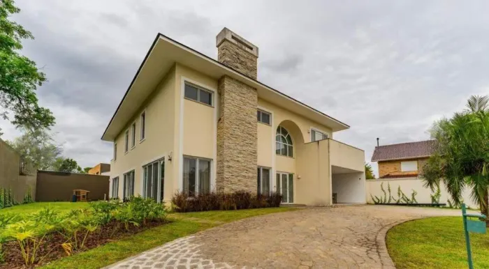 Casa com 4 Quarto(s) e 4 banheiro(s) para Alugar, 600 m² por R$ 17800 / Mês