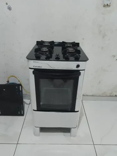 Fogão 4 bocas seminovo elétrico entrego se tiver interesse 
