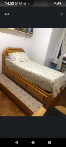 Cama em madeira maciça com colchões