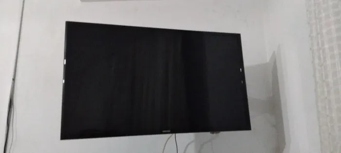 TV SANSUMG TELA QUEBRADA, MODELO(UN32J4300AG)