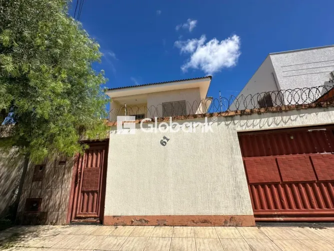 Casa estilo sobrado para aluguel em Montes Claros-MG no bairro Barcelona Park, 05 Quarto(s