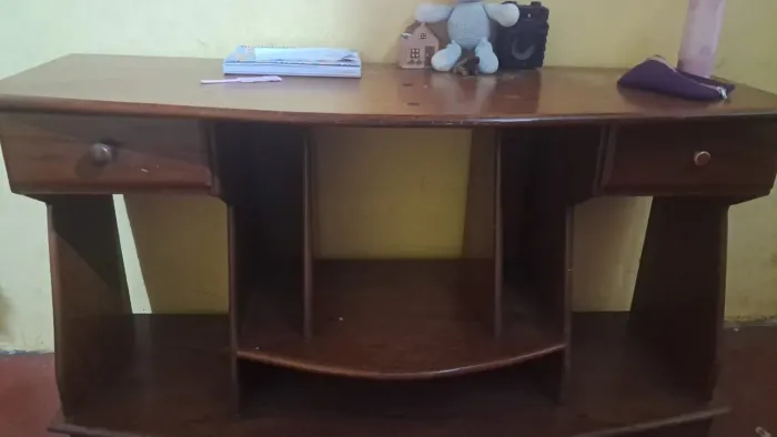 Vendo um rack de angelin com duas gavetas 400 reais nao faço entrega.
