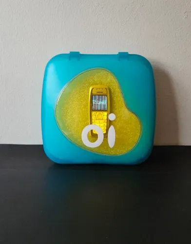 Celular antigo na caixa estojo Oi