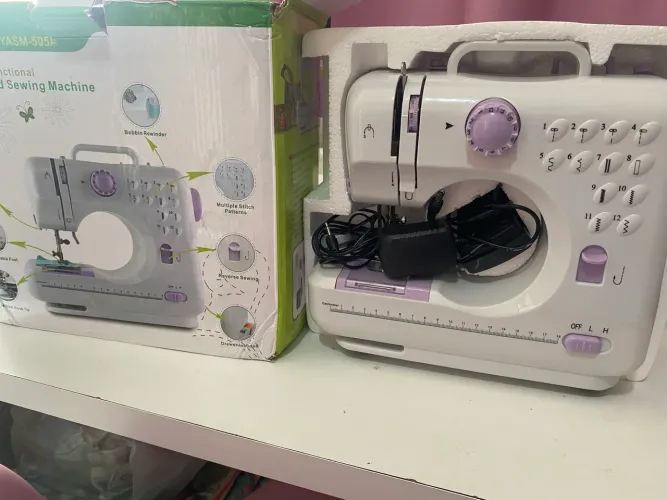 Máquina de costura portátil