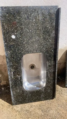 Pia cozinha e bancadas em granito