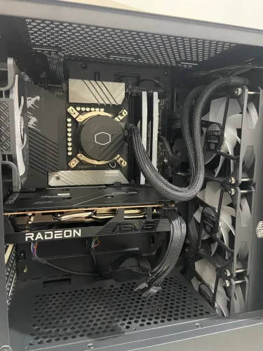 Pc gamer I7 14000k /32gb DDR5/RX6600 8gb 