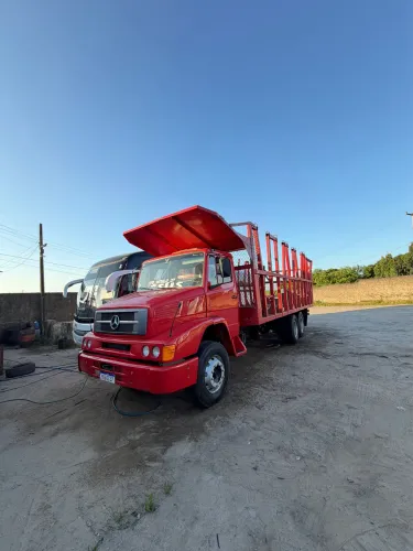 Camião canavieiro Mercedes 23-18