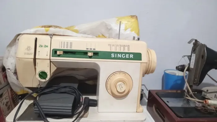 Máquina de costura Singer