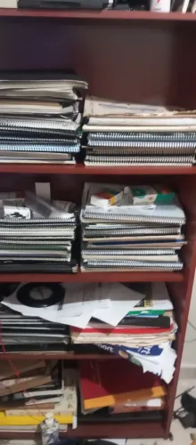 estante 5 prateleiras em padrão mogno conservada para livros apostilas cds etc,,, venda