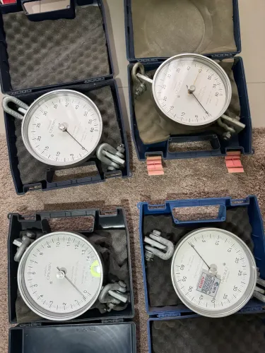Dinamômetro Circular Analógico 600kgf 03 unidades e 1500kgf 01 unidade.