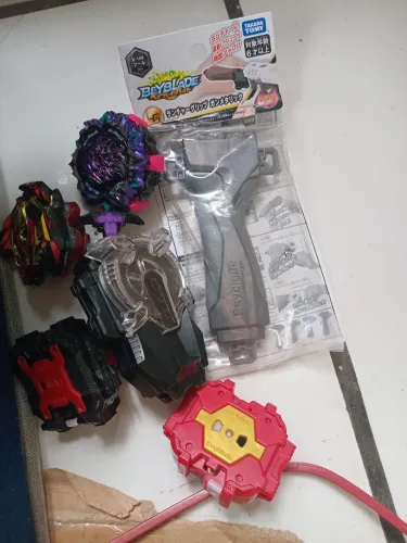 Kit Beyblade ORIGINAL Takara?Tomy ? Peças R$?150 cada / Lançador NOVO lacrado