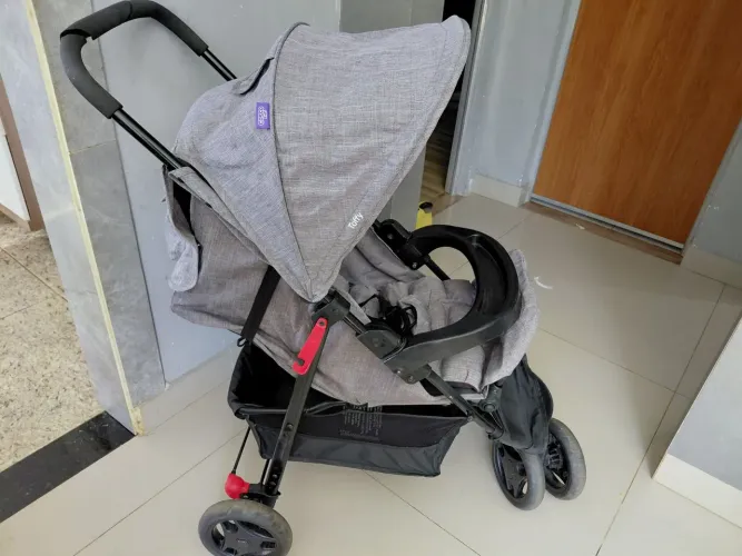 Vende se carrinho de bebê